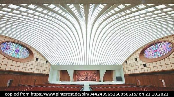 image of the interior of the Vaticans Audience Hall.